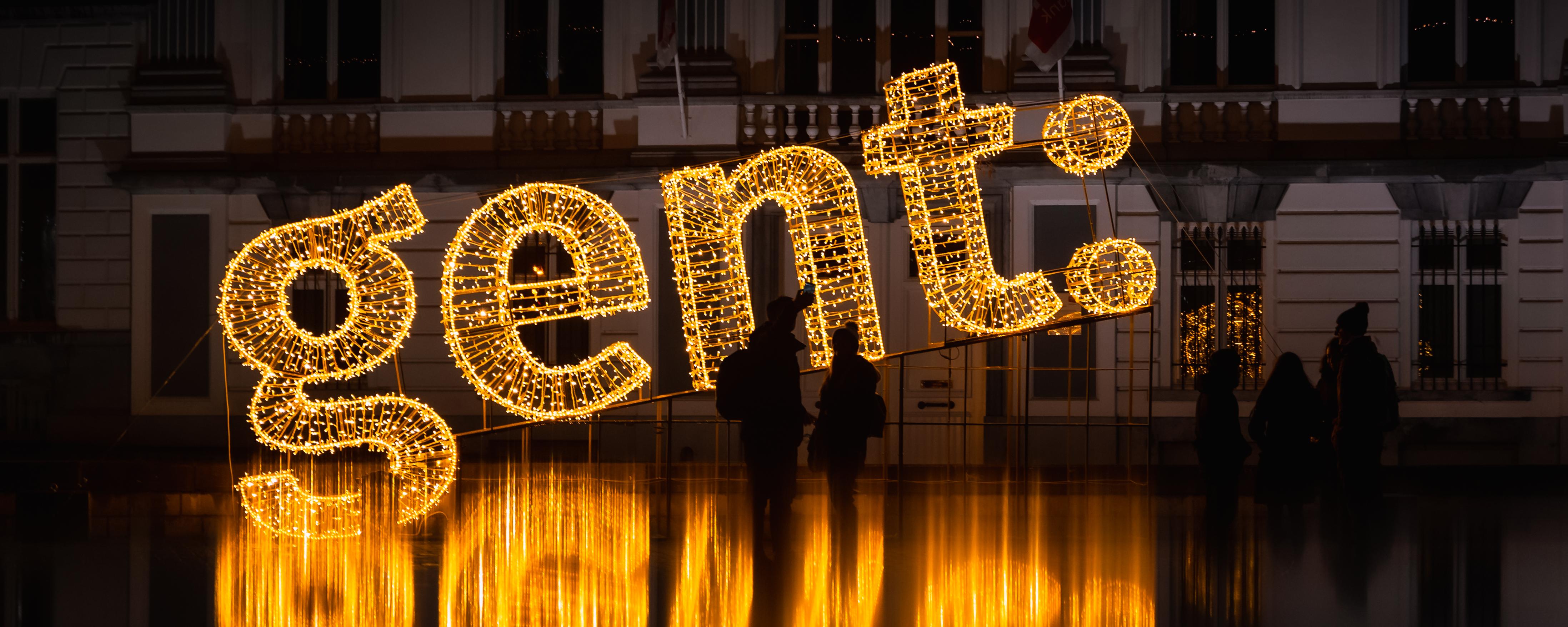 letters van het logo van stad Gent als lichtinstallatie