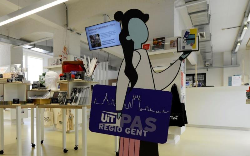 Beeld van interieur UiTWinkel Gent